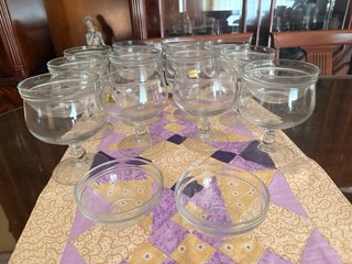 12 vasos cóctel marisco, 5 refresco y 2 jarrones