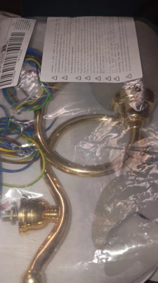 2 Lámparas de pared doradas y blancas