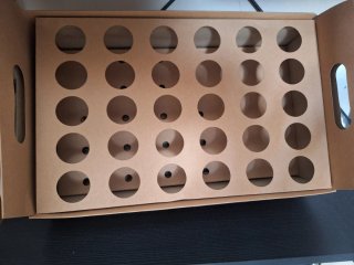 Recipiente para conos para una mesa de chuches