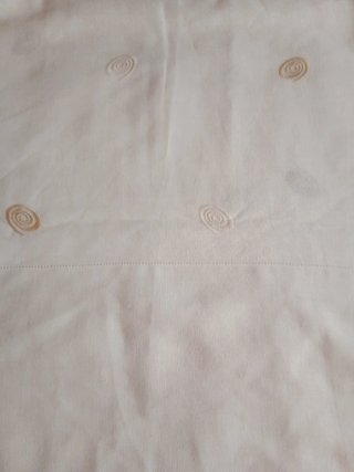 Tela para cortina beige con bordado