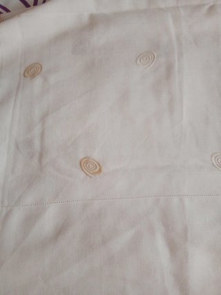 Tela para cortina beige con bordado