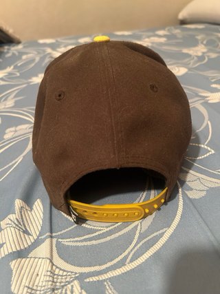 Gorra DC Shoes Marrón y Amarilla