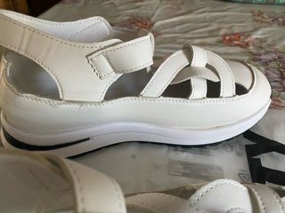 Sandali bianchi particolari