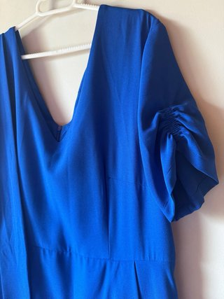 Vestido azul con cinturón