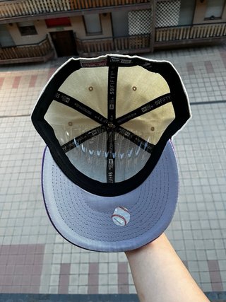 Gorra New Era Lakers Morada y Crema Talla 7 5/8