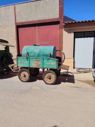 Cuba de agua para tractor