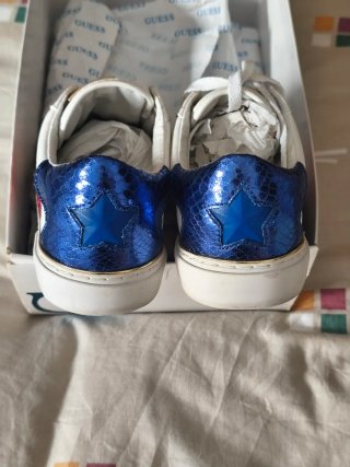 Zapatillas Guess Blancas y Azules