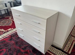 Cómoda de 3 cajones