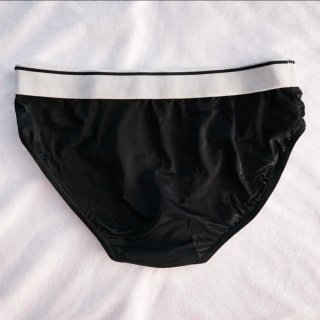 Par de calzoncillos negros