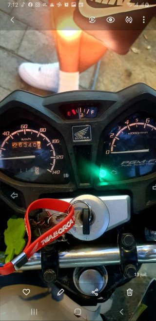Honda GLR 125 Naked Blanca y Roja