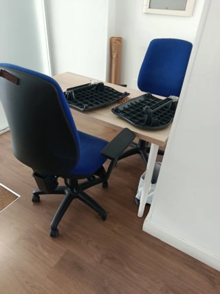 Mesas y sillas de oficina