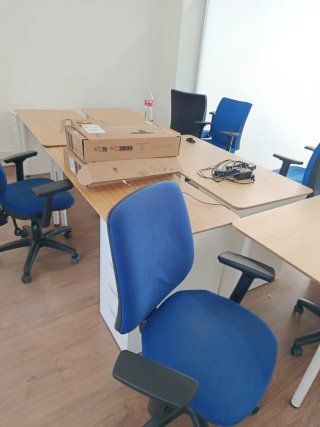 Mesas y sillas de oficina