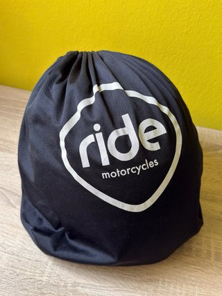 Casco de moto negro con visera Talla L