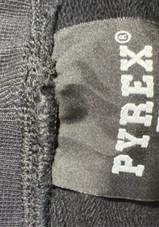 Pantaloni neri con stampa gialla