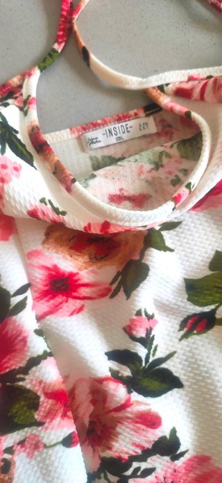 Vestido floral rosa y blanco Inside