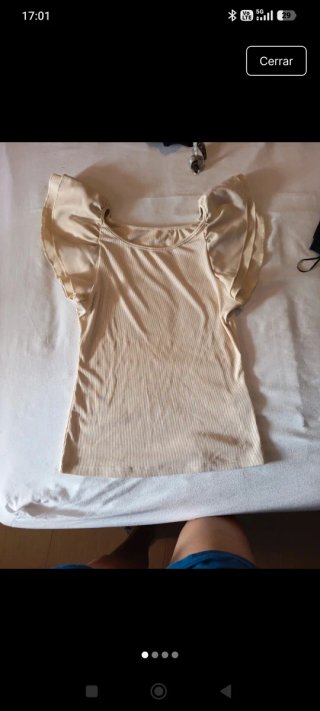 Camiseta beige volantes manga talla M de shein