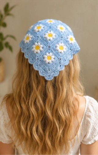 Pañuelo/bandana crochet margaritas azul