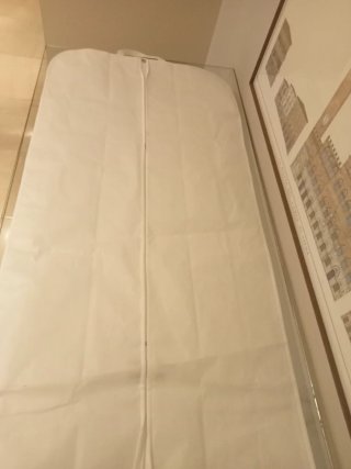 Fundas para trajes blancas y negras