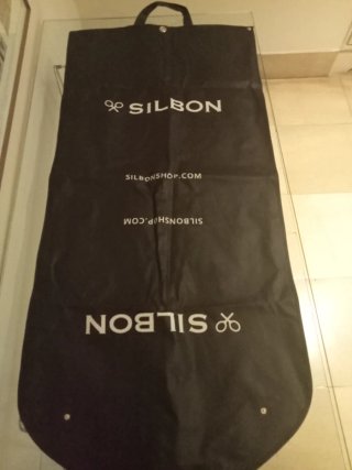 Fundas para trajes blancas y negras