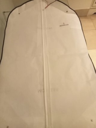 Fundas para trajes blancas y negras