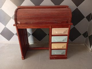 Escritorio antiguo de madera