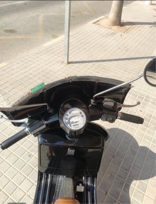 Vespa 150cc Negra y Marrón