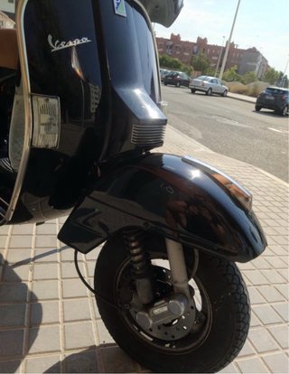 Vespa 150cc Negra y Marrón