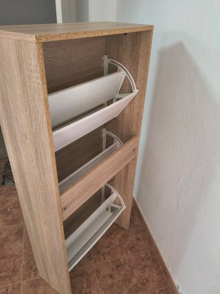 Zapatero de madera con 3 baldas