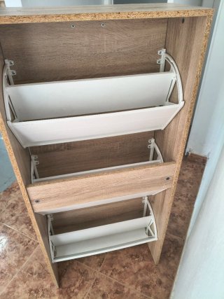 Zapatero de madera con 3 baldas