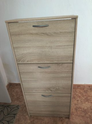 Zapatero de madera con 3 baldas
