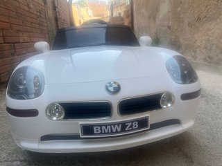 Coche eléctrico infantil BMW Z8 blanco