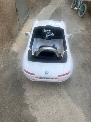 Coche eléctrico infantil BMW Z8 blanco