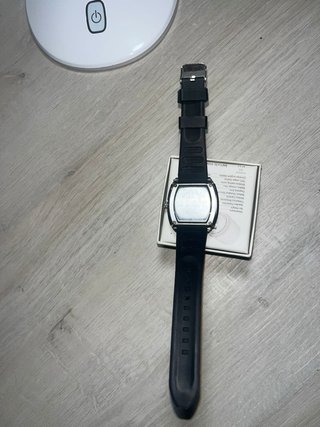 Reloj Negro y Dorado