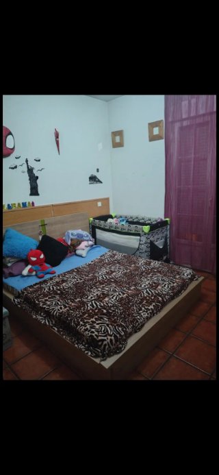 Cama de madera cabezero más cómoda .