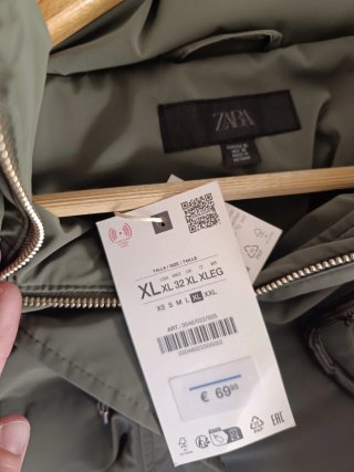 Anorak acolchado Zara engomado windproof talla XL
