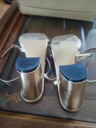 Sandalias doradas finas