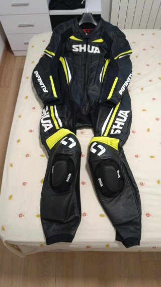 Mono de moto SHUA negro y amarillo talla 56