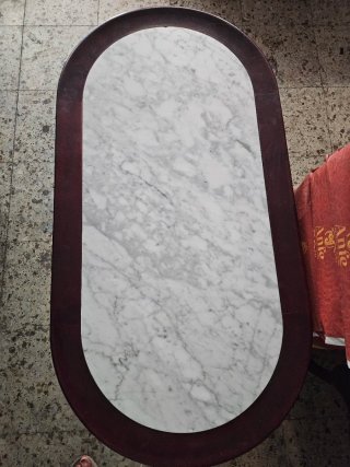Mesa de centro ovalada mármol y madera