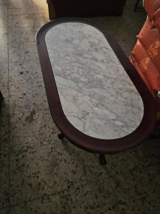 Mesa de centro ovalada mármol y madera