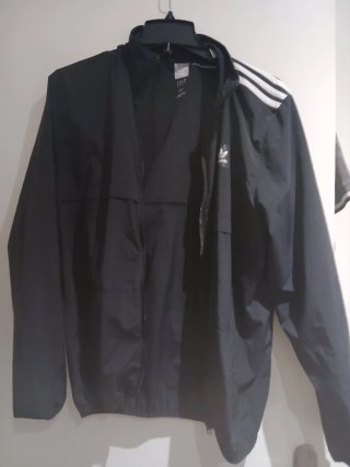 Chaqueta fina Adidas negra