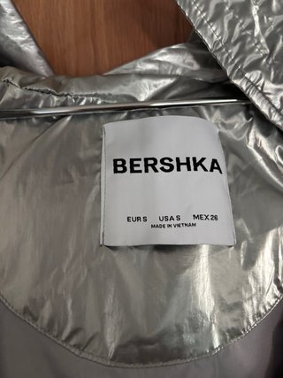 Chaqueta plateada Bershka