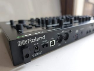 Roland TR8S - Caja de Ritmos