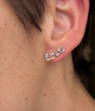 Pendientes “LOVE” de circonitas y plata de ley 925