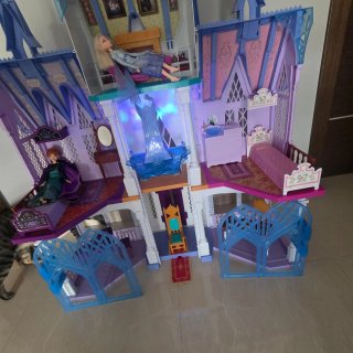 Castillo Arandelle Frozen XL con muñecas