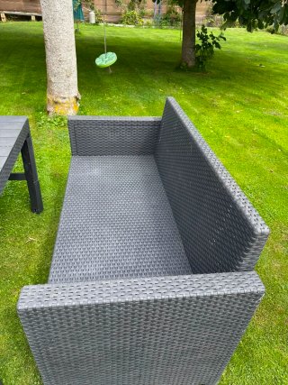 Mesa y 4 sillas de jardín