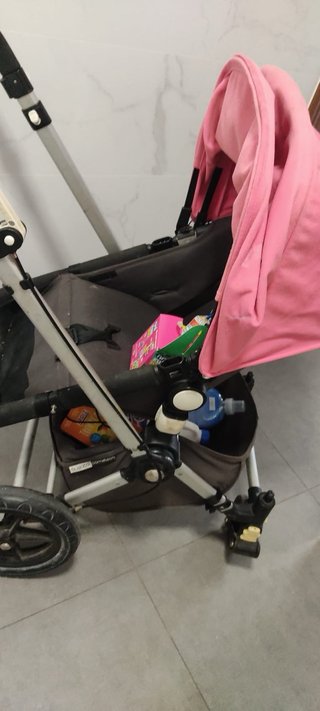 Carro de bebé rosa