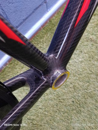 Cuadro + llantas COSTANTINO PROFESSIONAL Carbono.