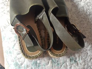 Sandalias planas verde militar