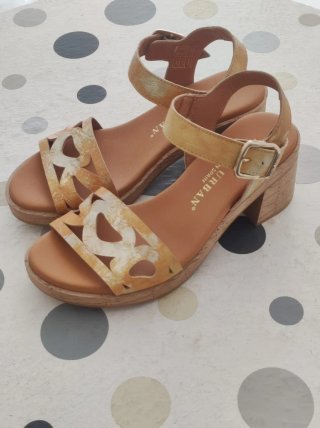Sandalias Paula Urban Cuero Beige/Oro Nuevas
