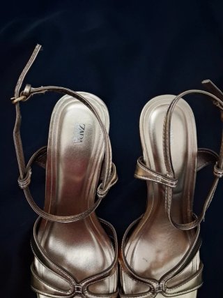 Sandalias Zara Tacon Dorado